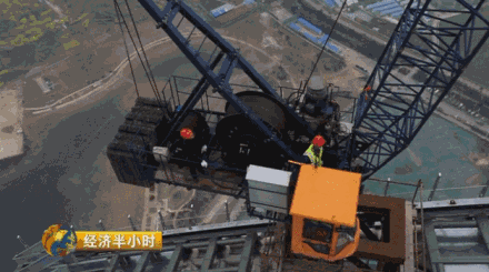 建筑工人收入碾壓“白領”:貼瓷磚年入20萬