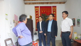 集團副總經理、水泥股份黨委書記王建超到江老家村、元圩村扶貧慰問