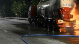 緊急！散裝水泥車(chē)起火，救援時(shí)突發(fā)爆響！
