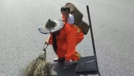 淚奔！底層水泥人曝光！領(lǐng)著800年不變的工資！