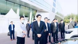 中建材董事長周育先與北汽集團(tuán)董事長姜德義洽談合作事宜！